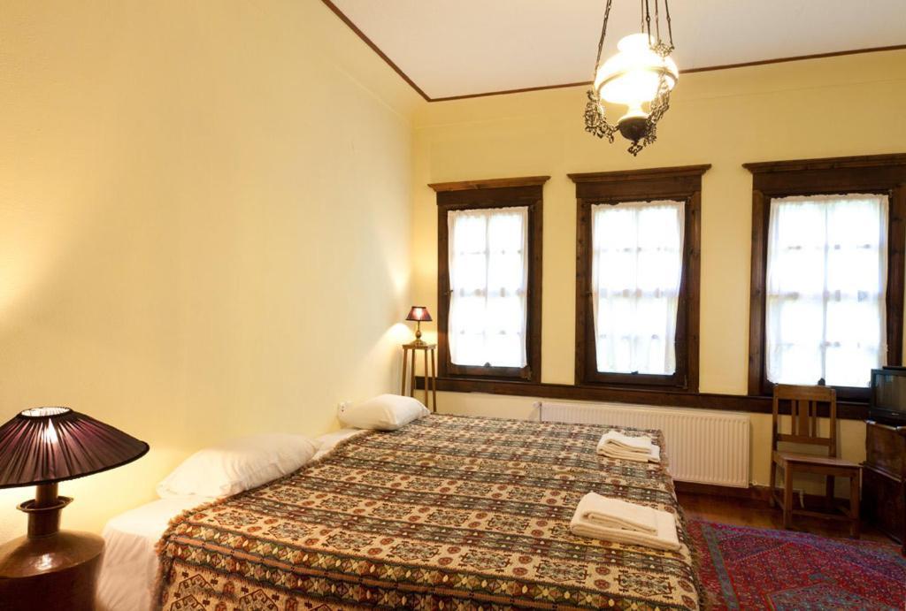 Vergoula's Mansion Kastoria Chambre photo